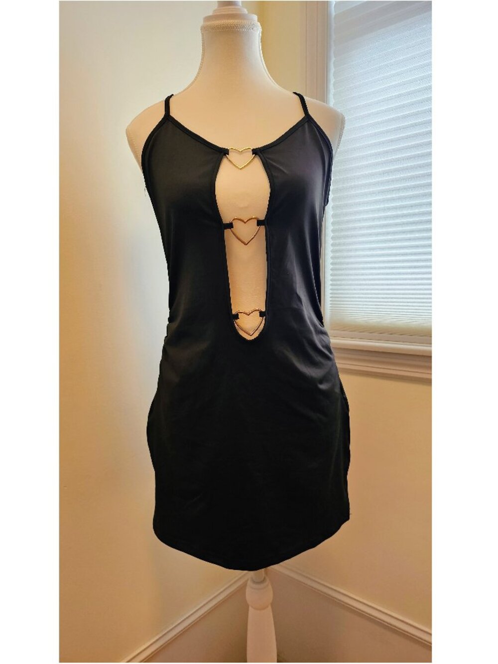 💯 Sexy cutout mini black dress with metallic hearts 💯